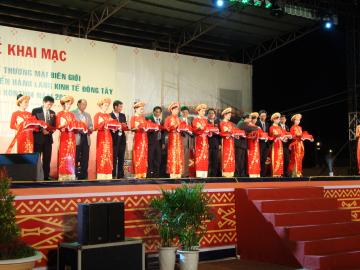 HỘI CHỢ BIÊN GIỚI VÀ PHÁT TRIỂN HÀNH LANG KINH TẾ ĐÔNG TÂY – KON TUM 2011